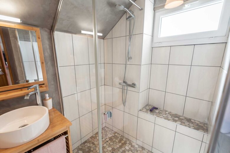 Douche à l'italienne gîte Vallée de la Dordogne