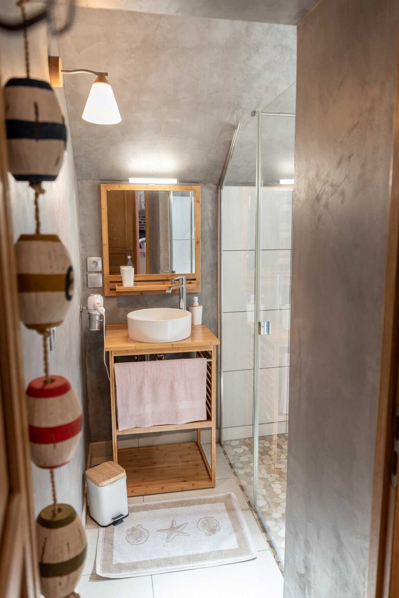 Douche à l'italienne gîte Vallée de la Dordogne