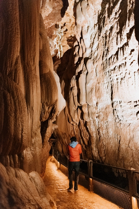 grottes dans la vallée de la Dordogne