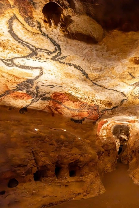 grottes dans la vallée de la Dordogne