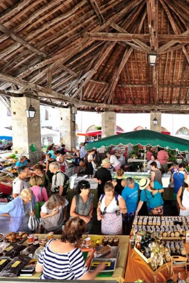 marchés dans la vallée de la Dordogne, au mas de garet